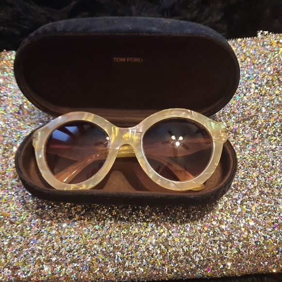 Tom Ford (Chiara) Authentic Sunglasses - Picture 4 of 7